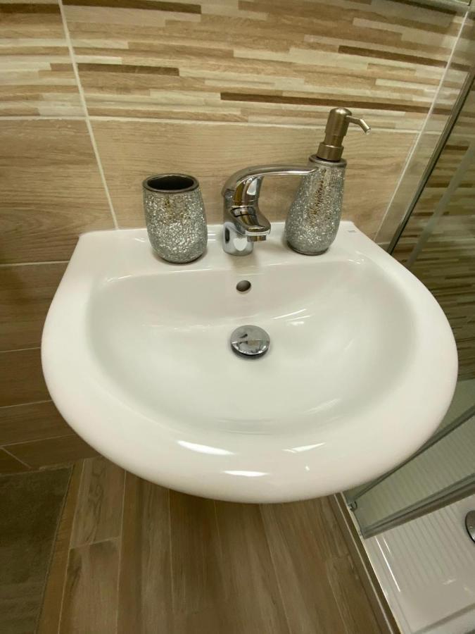 פסקרה Atena Apartments B&B Gold מראה חיצוני תמונה