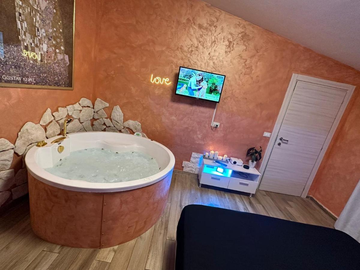 פסקרה Atena Apartments B&B Gold מראה חיצוני תמונה